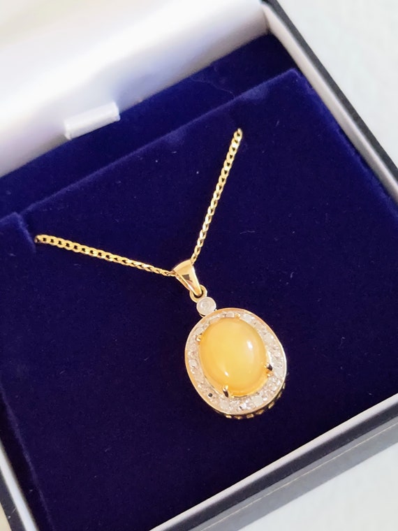 Stunning 9ct gold Welo Opal & 9 diamond pendant o… - image 2