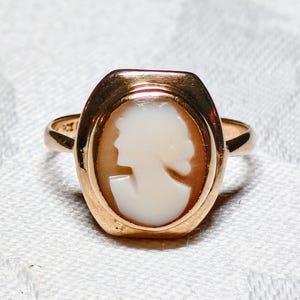 Antique Victorian 9ct gold carved shell Cameo ring