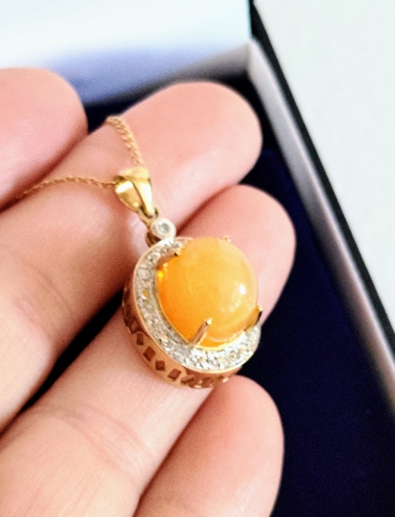 Stunning 9ct gold Welo Opal & 9 diamond pendant o… - image 3