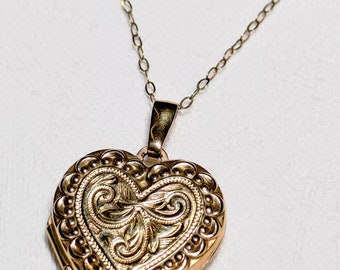 Stunning vintage, very detailed 9ct gold heart locket