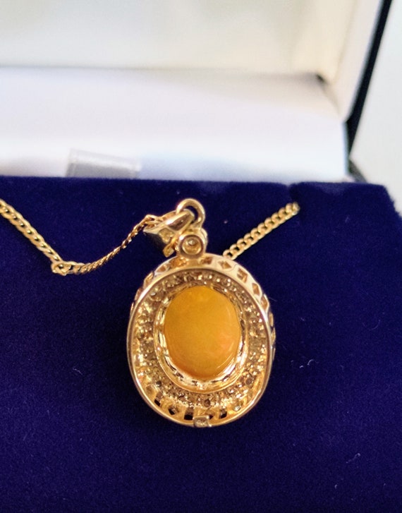 Stunning 9ct gold Welo Opal & 9 diamond pendant o… - image 6