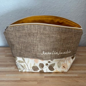 Kosmetiktasche Abwaschbar und personalisierbar Toffee/Blumen/Perso