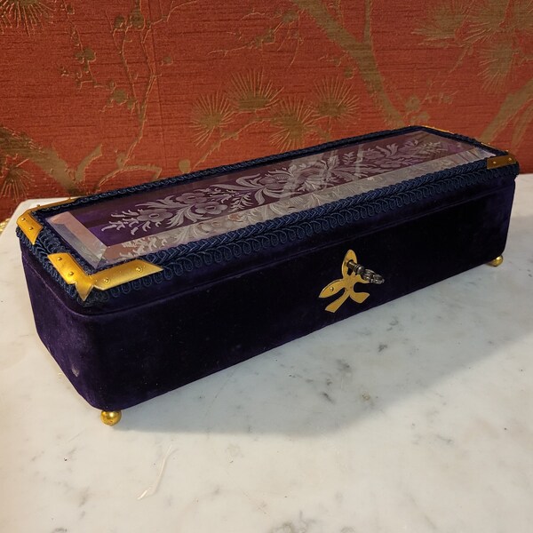 Beautiful large glove box, Napoleon 3 Victorian Georgian beveled glass lid. Covered in purple silk velvet in its condition