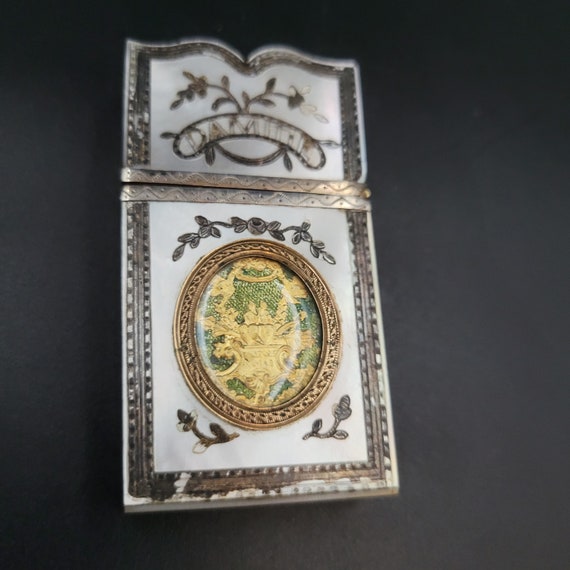 Belle boîte à poudre Baccarat en cristal taillé et argent - Collection