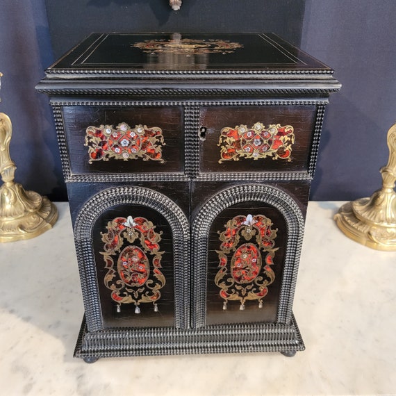 Cave à liqueur Napoleon 3 complète 16 verres et 4 carafes Crital doré Marqueterie Boulle