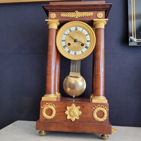 Pendule portique acajoux à  Colonnes  bronze doré empire  Napoleon 3 Horloge cartel