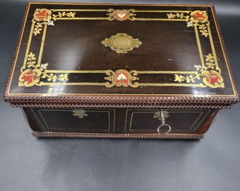 Napoleon III Travel Case, 19th Century Wooden Box with Boulle Marquetry and Brass Inlay - 2 Crystal Bottles and 3 Accessories