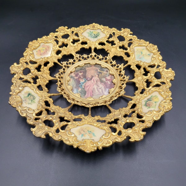 Assiette décorative en dentelle de bronze , avec des médaillons dans le goût de FRAGONNARD -  XX Century