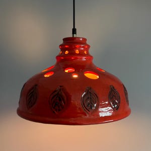 Vintage Red Ceramic Pendant Light – 1960s 1970s Fat Lava Style Ceiling Lamp – Leaf Pattern Pottery Shade – Space Age Lighting