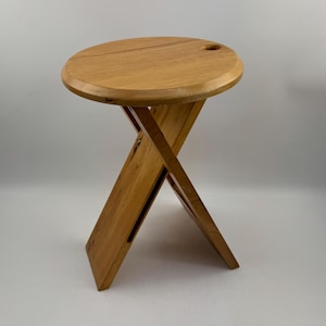 Tabouret pliant vintage en bois des années 1980 – Table d'appoint trépied style Suzy – Design gain de place