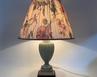 Hollywood Regency Table Lamp 1970s – Neoclassical Ceramic Base – Vintage Floral Lampshade – Retro Lighting