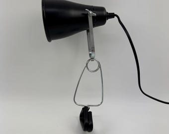 Vintage schwarze Klemmleuchte im Industriestil der 1990er Jahre, verstellbare Klemmleuchte, minimalistische Arbeitsleuchte, Retro-Beleuchtung