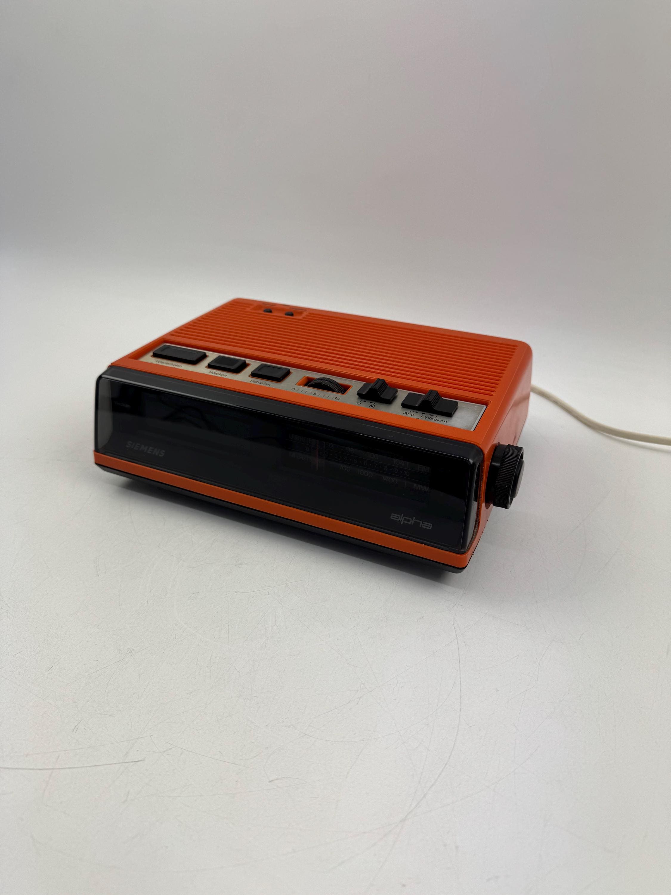 Vintage Siemens Alpha Alarm Flip Clock Radio Orange RG 220 Space