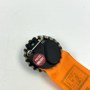 Vintage Heineken Pilsner Queen's Day Broche 2002 Amsterdam Museumplein – Insignia de pin de cerveza coleccionable – Recuerdos de Heineken imagen 4