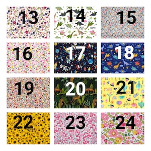 K&ouml;nnte beinhalten: Ein Raster aus zw&ouml;lf Stoffmustern, nummeriert von 13 bis 24, mit verschiedenen Mustern wie Blumenprints, Dinosauriern auf wei&szlig;em und blauem Hintergrund, Weltraummotiven, Dschungeltieren, Sommerikonen auf Gelb sowie dichten Sonnenblumen- und Blumenmustern.