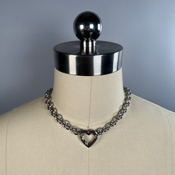 Collier coeur en forme de ras de cou, fermoir à ressort, mousqueton avec chaîne rolo en acier inoxydable, gros maillons de 8 mm de large, couleur argent punk