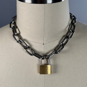 Gargantilla pequeña con candado de acero inoxidable, collar industrial de eslabones cortos (aprox. 40 cm (16 pulgadas) en la imagen), apilable, de 14” a 36” o tamaño personalizado