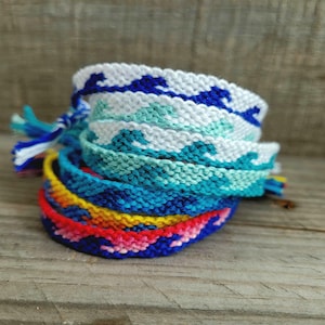 Handmade Wave Friendship Bracelet | Adjustable | Knotted cotton thread |