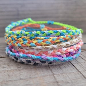 Mini braided waterproof bracelet | Handmade | Unisex and adjustable |