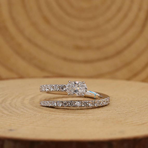 Oval Moissanite Diamond Wedding Ring, Bypass Shank Open Gap Ring
