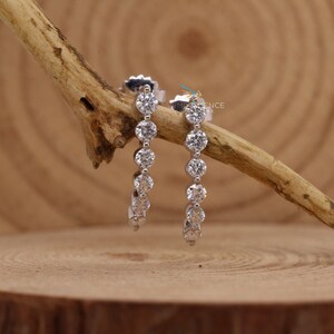 Brincos de pino de conjunto de pino de bolha única, brincos delicados e delicados, pinos de pressão de diamante de moissanita redondos, presente de aniversário para esposa