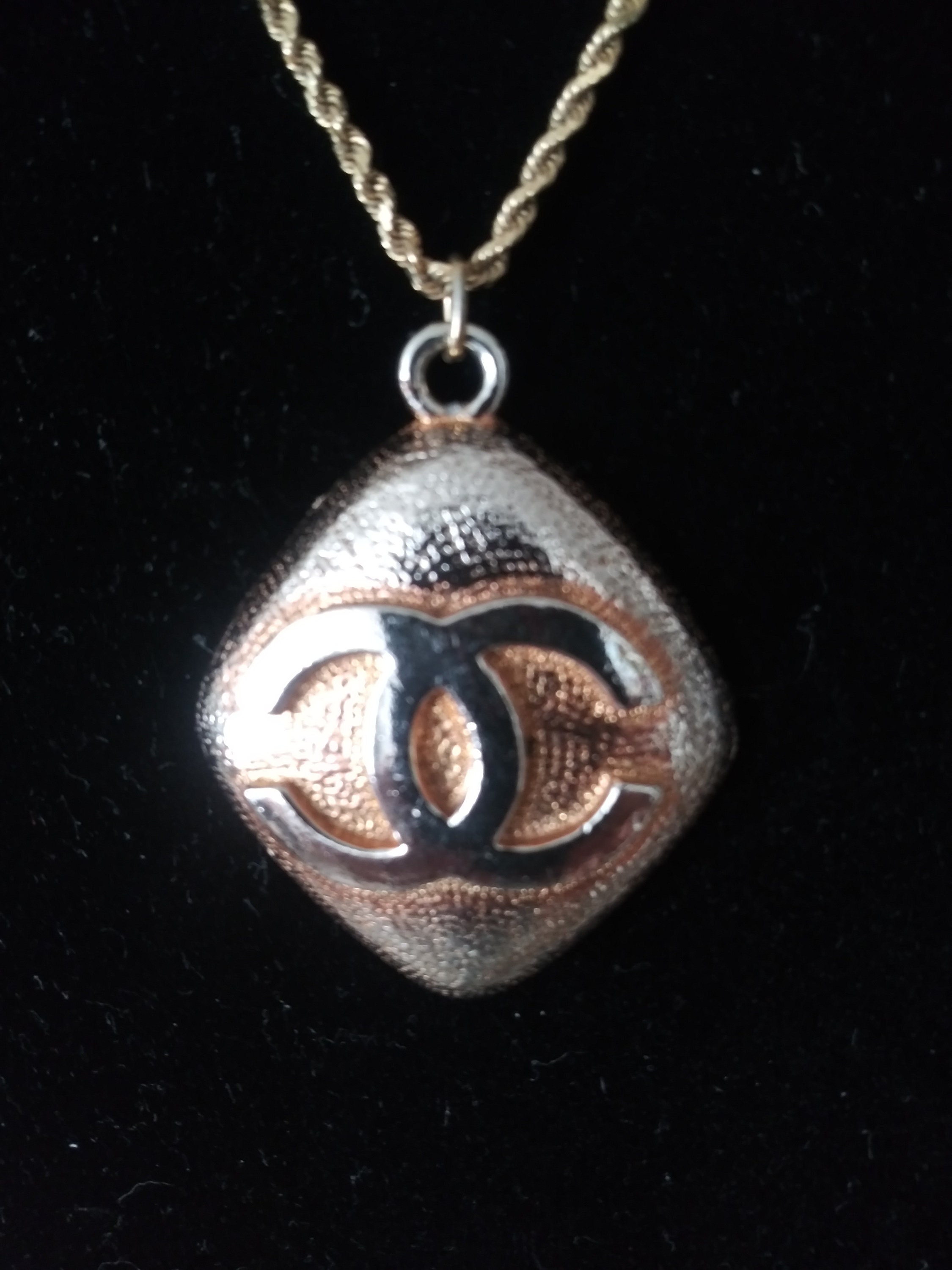 Chanel - Vintage Simple Small CC Logo Pendant Necklace