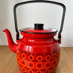 Vintage Finel Arabia enamel kettle, red with floral motif, Kaj Franck design, Finland 1960s/70s, retro water kettle
