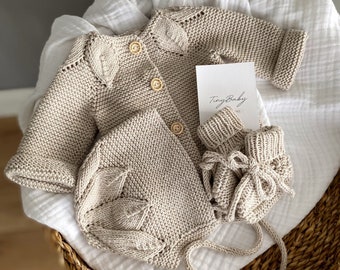 Handgestricktes Baby Outfit aus Bio Baumwolle: Coming Home Set für Neugeborene