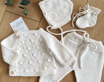 Organic Cotton Knit Newborn Outfit: Baby Coming Home Set