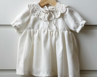 Vestido de lino blanco para bebé niña: vestido vintage con cuello de encaje, vestido de bautizo.
