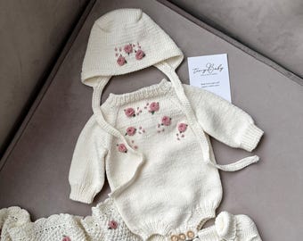 Embroidered Knit Baby Outfit Set with Blanket: Organic Cotton Newborn Gift