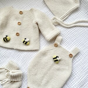 Strick Neugeborenen Outfit, Honey Bee Strick Baby Outfit, Neugeborenen Baby Coming Home Outfit, gestrickte Babykleidung, Bio-Baumwolle Baby Outfit Bild 5