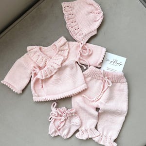Ensemble pour nouveau-né tricoté à la main en coton bio : ensemble Rentrée bébé fille