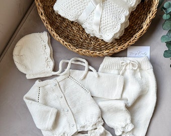 Handgestricktes Neugeborenen Outfit aus Bio Baumwolle mit Decke: Baby Mädchen Coming Home Set