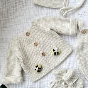 Strick Neugeborenen Outfit, Honey Bee Strick Baby Outfit, Neugeborenen Baby Coming Home Outfit, gestrickte Babykleidung, Bio-Baumwolle Baby Outfit Bild 7
