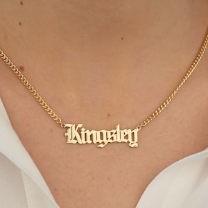Collar con nombre gótico, collar con placa de identificación con fuente gótica, collar con nombre en inglés antiguo, joyería con fuente en inglés antiguo personalizada, fuente gótica en inglés antiguo