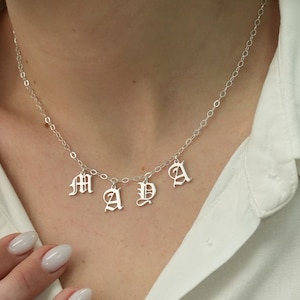Oudengelse beginketting, ketting aangepaste brief, oudengelse initiaal charme, brief choker ketting, eerste choker ketting, naam initiaal