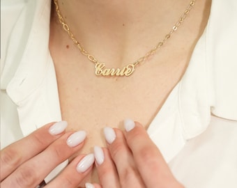 Personalisierte Carrie Namensschild-Halskette, kursiver Schriftart-Anhänger, vergoldet