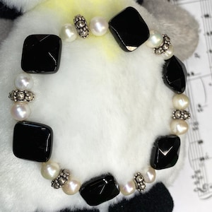 Onyx, Bali Silver, and Pearl Stretch Bracelet - NA-318
