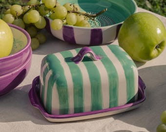 Burriera in ceramica fatta a mano: Burriera artigianale viola e verde - Esmeralda