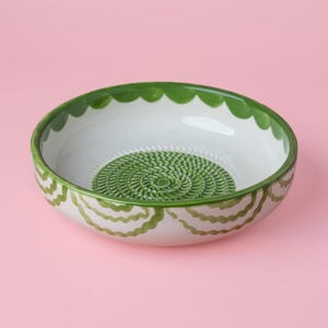 Deep Grater Plate -Ginger grater plate, ceramic garlic plate, modern design plate, original ceramic for gifts, kitchen - RAÍCES