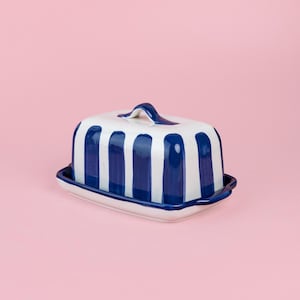 Burriera in ceramica fatta a mano: Burriera artigianale blu e bianca - Costa Azul