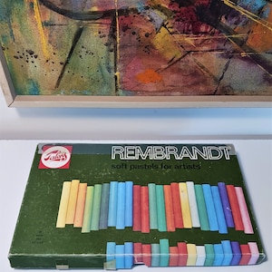 Vintage Royal Talens Rembrandt Soft Pastels The choice for the professional artist Box of 60 Apeldoorn, Holland Excellent Condition