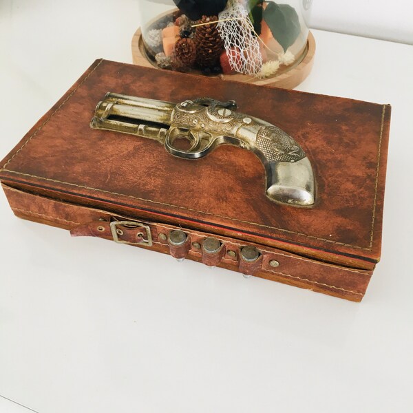 ancienne boîte à bijoux déco pistolet Deringer avec cartouchière vintage
