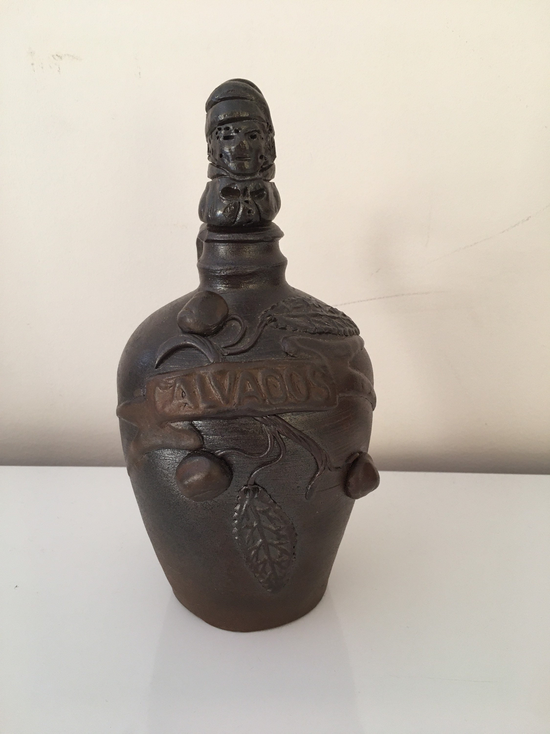 Ancienne Bouteille Vintage Calvados avec Bouchon Décoratif en Forme de Tête