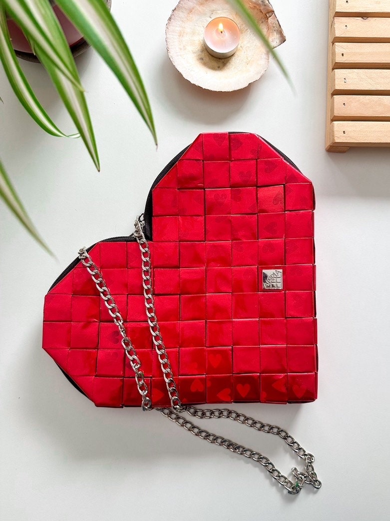 Buy BEMYLV Valentine Day gift Leather Chain Crossbody Bags for Women Small  Trendy Quilted Purses Handbag Shoulder Side Bag Clutch at