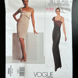 Puede incluir: Un patrón de costura para un vestido de Bill Blass, diseñador americano de Vogue. El número del patrón es 2662 y la talla es 8, 10, 12. El patrón muestra dos estilos de vestidos diferentes, uno con un escote drapeado y el otro con un corpiño más ajustado.