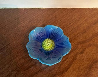 Small Detailed Little Blue Flower Ring Dish