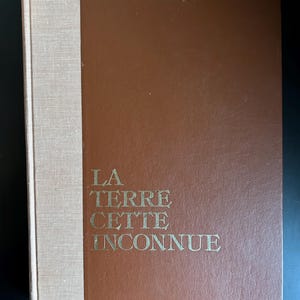 La Terre Cette Inconnue Vintage Hardcover French Book (1975)