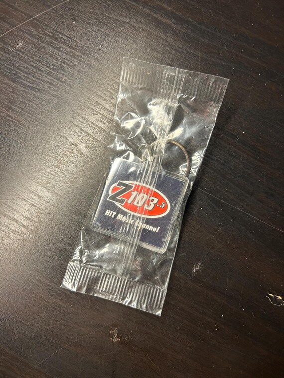 Collectible Z 103.5 Hit Music Channel 88.5 Foxy Toronto Radio Channel Keychain Small Square